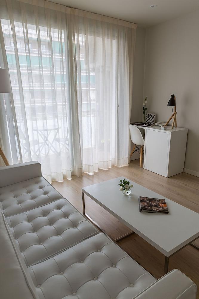Apartamentos Turisticos Madanis Л'Успіталет-да-Любрагат Екстер'єр фото